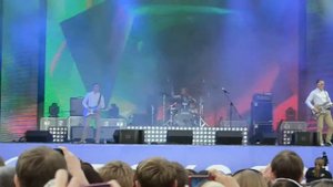 Юлия Савичева за барабанами/ Yulia Savicheva begin a drummer