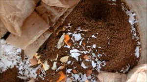 Природное удобрение из подручных средств.  Natural fertilizer from improvised means.