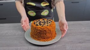 Медовик с черносливом и орехами