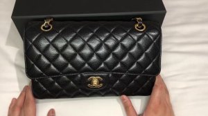 CHANEL CLASSIC FLAP BAG | Review and What fits