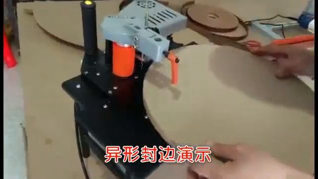 Деревообрабатывающая портативная кромкооблицовочная машина.Woodworking portable edge banding machin