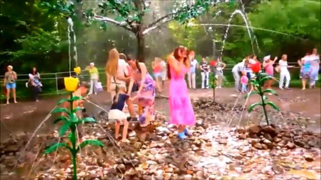 У фонтана... смотреть онлайн