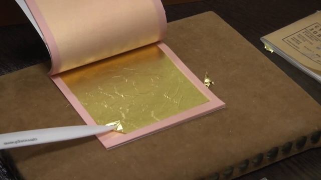 Рабочее место иконописца - реставратора. Иконы, краски, сусальное золото, книги... #иконопись