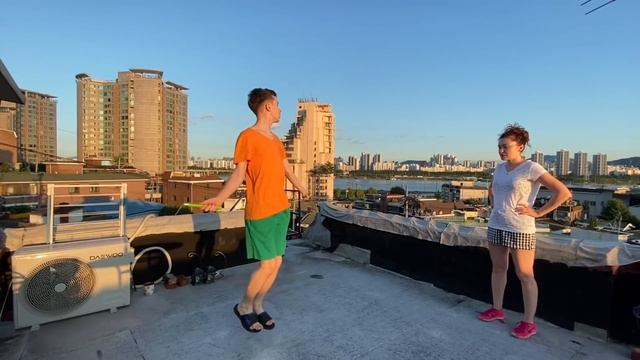 Когда поехала кукуха/Забытый влог про скакалку/정신나간가족의줄넘기다이어트/KOREA VLOG
