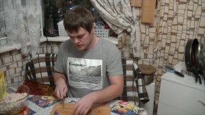 Салат оливье с курицей и солеными огурцами