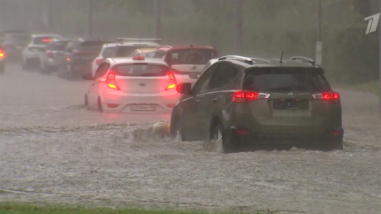 В Москве устраняют последствия потопа