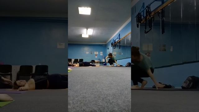 Йога. Начальный уровень 1.5 смотреть онлайн