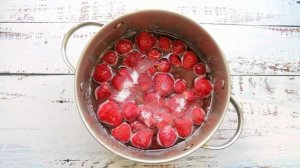 Рубиновое варенье из клубники