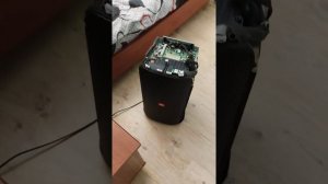 JBL partybox 100! свистит из фазика!