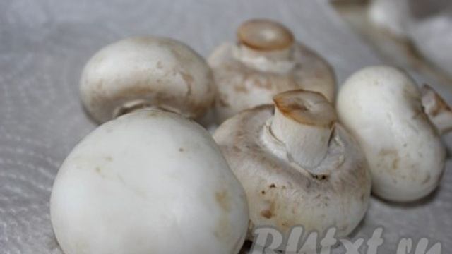 Салат Курочка Ряба с курицей и грибами