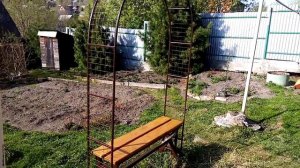Арка для роз с лавочкой.