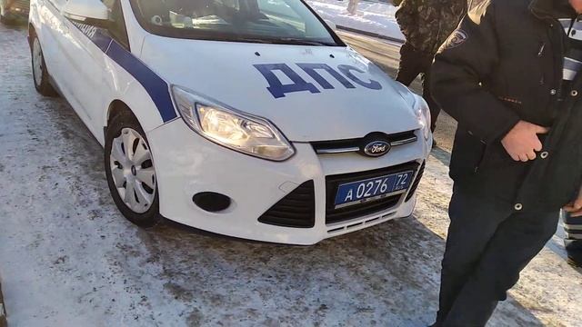 Деньги в удостоверение - это намёк? ДПС Тюмени своих не штрафует!!! смотреть онлайн