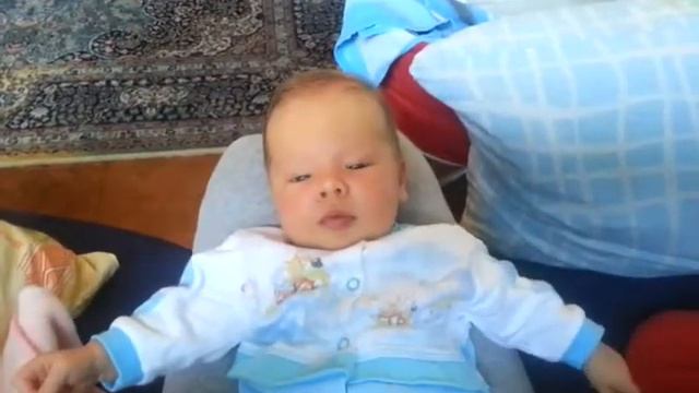 Малыш чихает смотреть онлайн