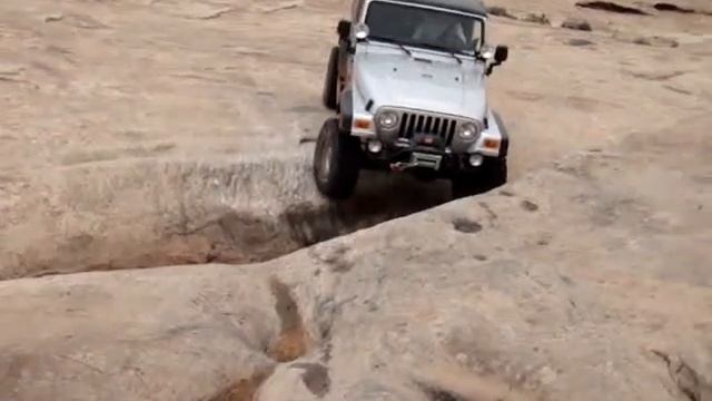 Golden Crack, on Golden Spike trail in Moab Utah смотреть онлайн