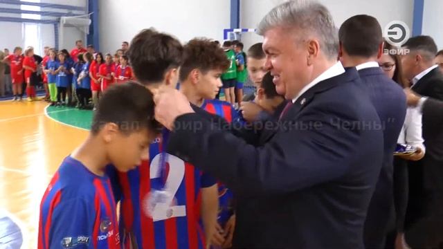 ИМЕННЫЕ СЕРТИФИКАТЫ НА КОМАНДУ В 250 ТЫСЯЧ РУБЛЕЙ И РЕМОНТ СПОРТИВНОГО ЗАЛА. смотреть онлайн