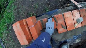 кладка кирпича.кладка цоколя.кладка первого ряда