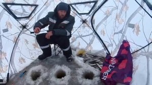 Рыбалка на Севере острова Сахалин
Открытие зимнего сезона перед новым годом
Лунский залив 2023