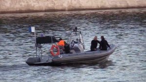 Водолазы у дебаркадера  и  катер типа БЛ-680 корвета "Бойкий" - фестиваль "Армия России"