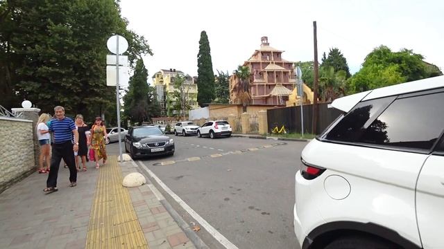 Адлер. Центр ул. Демократическая, набережная, пляж «Чайка», «Мандарин», Парк Бестужева... смотреть онлайн