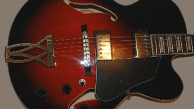 Ibanez AF75 & home made 2.5 watt amp смотреть онлайн