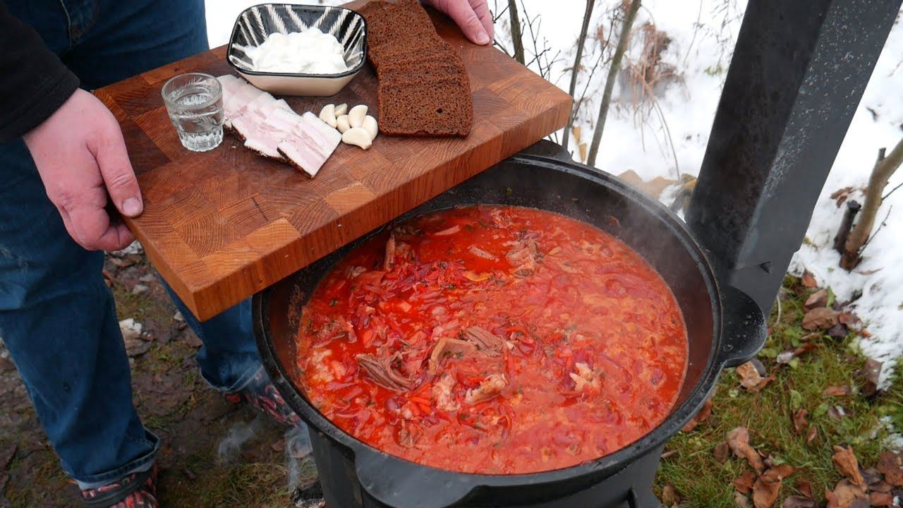 Как приготовить борщ в казане на костре