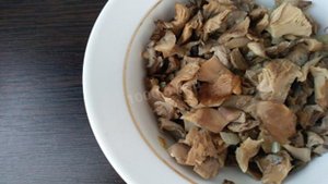 Курник с курицей и грибами из блинов