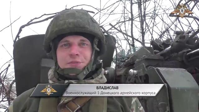 Артиллеристы поддерживают пехоту огнем из гаубиц смотреть онлайн