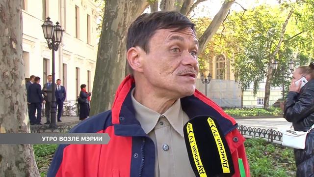 На Думской площади митинговали против и за мэра смотреть онлайн