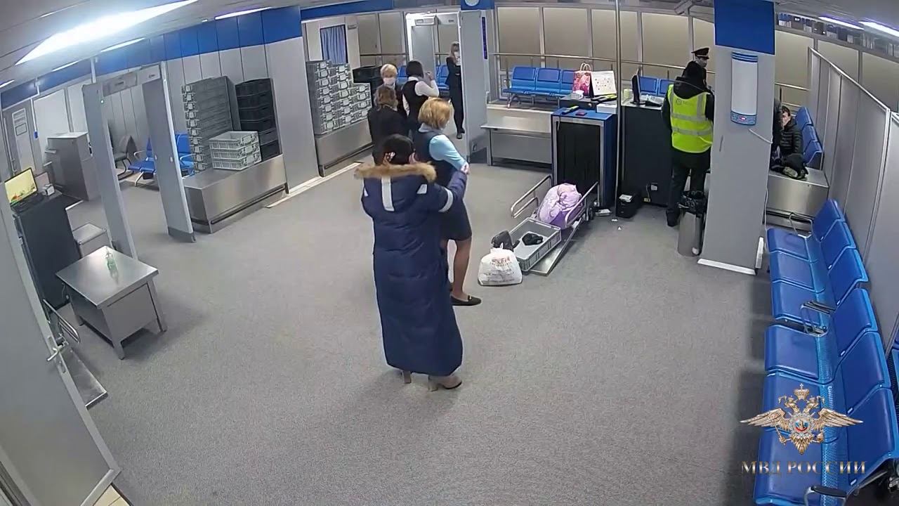 В аэропорту Норильска полицейские пресекли хулиганские действия пассажира в зоне спецконтроля