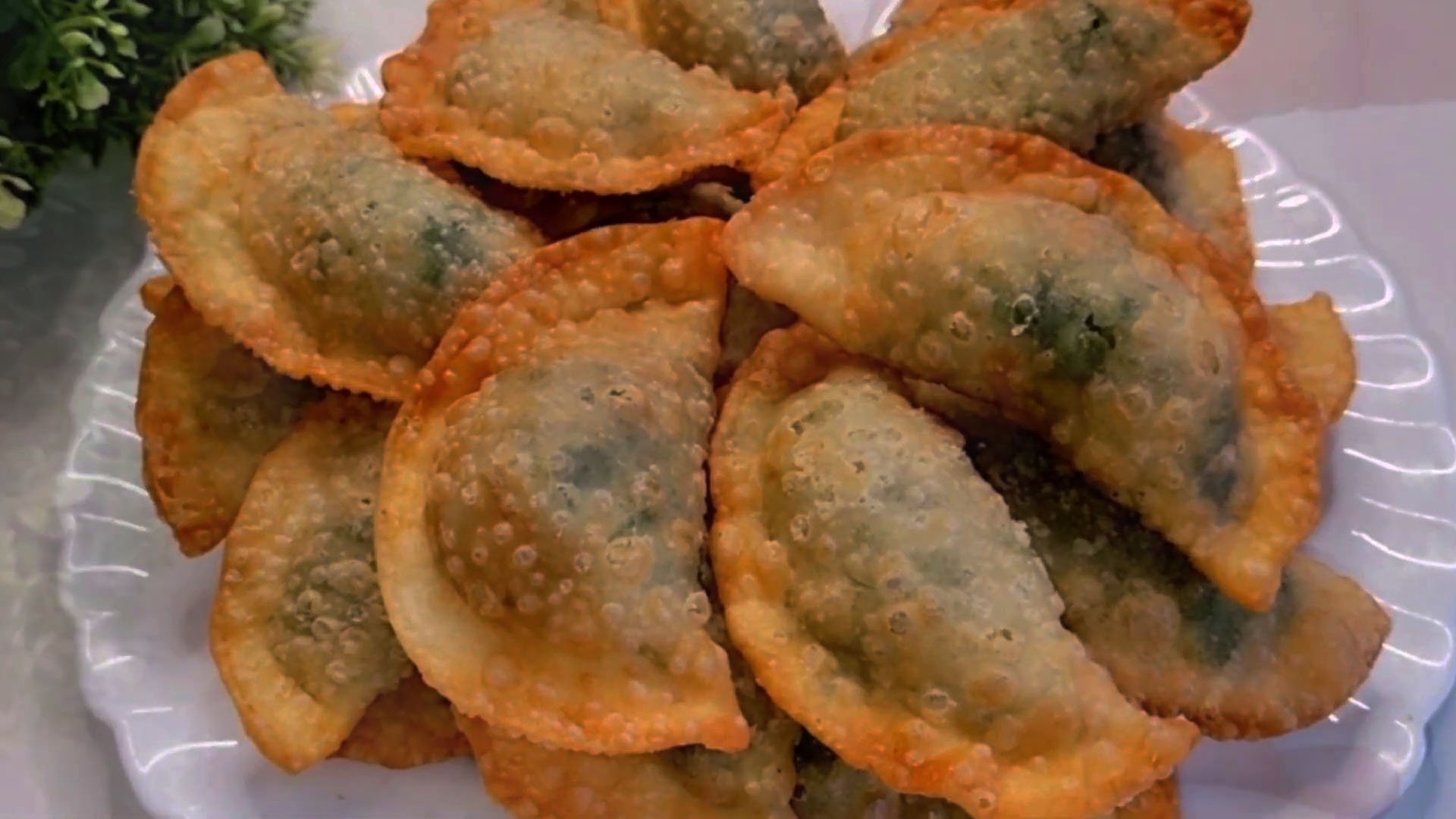 Мини чебуреки с зеленью смотреть онлайн