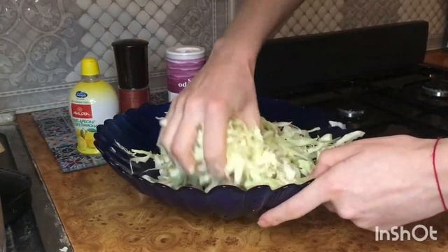 Зимний  салат с капустой !!! Очень вкусный салат !!!