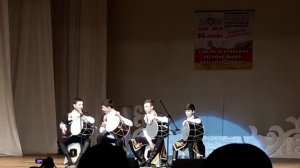 Дети играют на доули