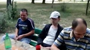 Разборки алкашей за красную банку :D