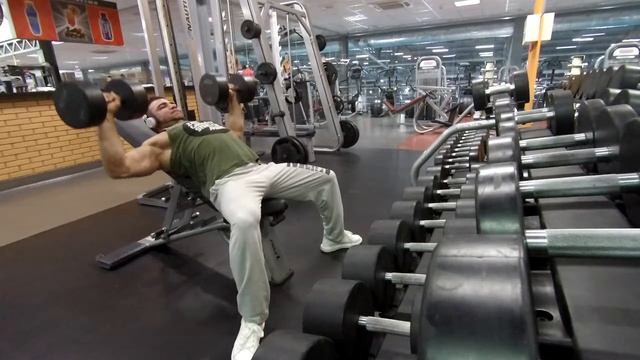 Жим гантелями под углом. техника выполнения смотреть онлайн