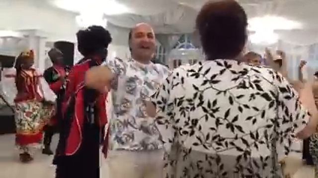 Афроамериканцы поют по Армянский смотреть онлайн