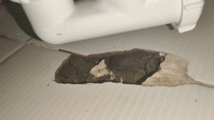 Переезд в Москву. Плановый ремонт на гостинке. Пересобрал слив и посадил на герметик.