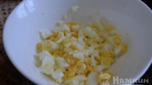Канапе на шпажках с колбасой