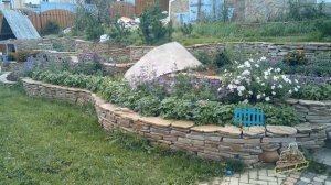 КАК СДЕЛАТЬ ПОДПОРНЫЕ СТЕНКИ ИЗ НАТУРАЛЬНОГО КАМНЯ?