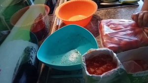 Заморозка томатов на зиму. Заморозка помидор. Гениальный способ экономии места в морозилке.