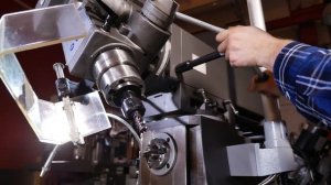 JET JMD-939GHV DRO Широкоуниверсальный фрезерный станок / в работе на производстве.