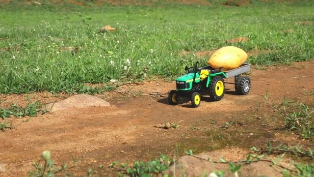 Грузовичок с бананами застрял в грязи! смотреть онлайн