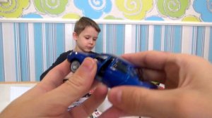 Видео про машинки Распаковка игрушечных машинок Welly