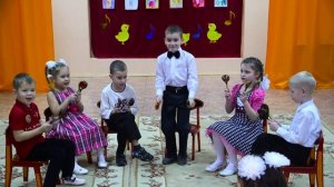 Дети поют частушки...