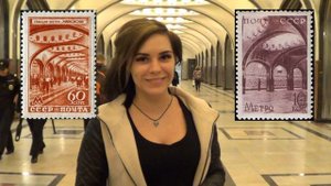 Катя показывает фокус с монеткой в метро Маяковская