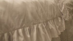 Пододеяльник с рюшами и кружевом и простынь с подзором