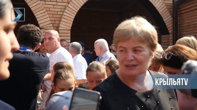 Заурбека Сидакова встречают сотни людей в Осетии смотреть онлайн