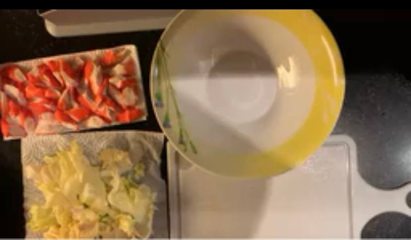 VLOG-12-01-24Приготовление салата “Пальчики оближешь”крабовое мясо,кукуруза,помидоры черри,айсберг?