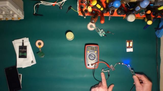 Переделываем беспроводную зарядку от телефона .Минус один герморазъём . смотреть онлайн