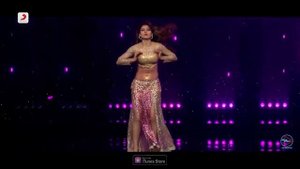 Chikni chameli chup ke akeli.. dance by urvashi rautela..