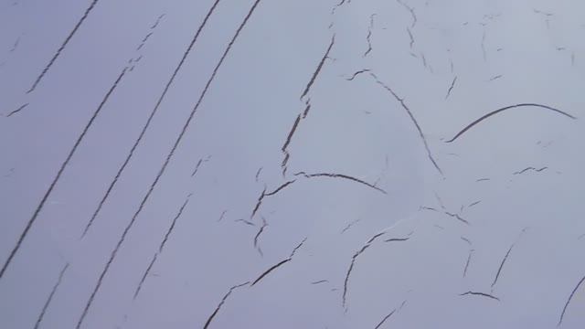 Как наносить_ _ Лак кракелюр. Эффект трещин. Наносим кракелюрный лак и штукатурка сама треснет.